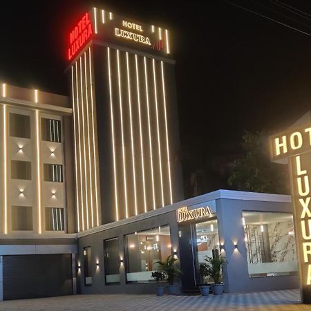 Hotel Luxura, Ahmadábád Exteriér fotografie